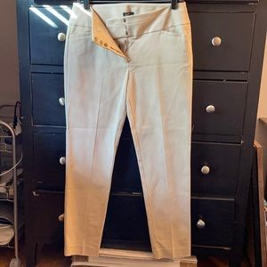 Ann Taylor LOFT pants. Capri Length. NWT. Size 4